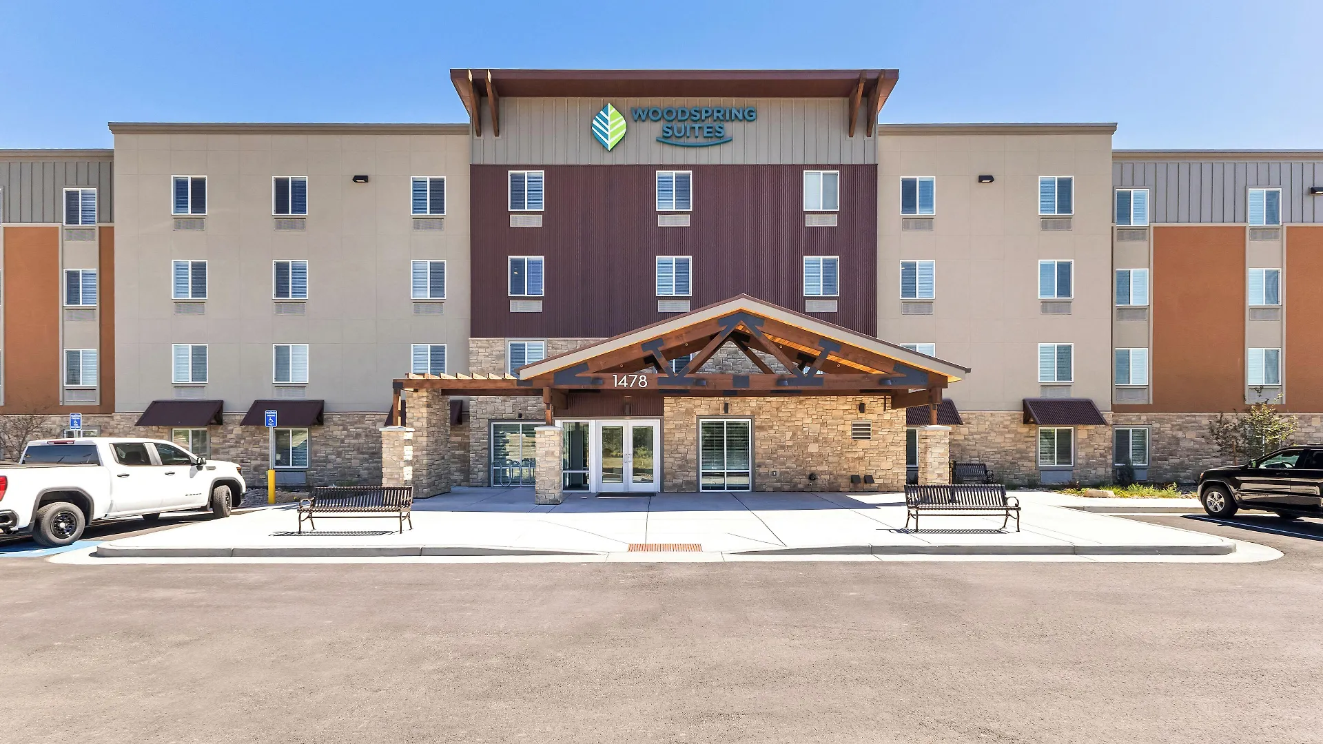 4 Budget Hotels Near Hidden Valley Shopping Center That Deliver
