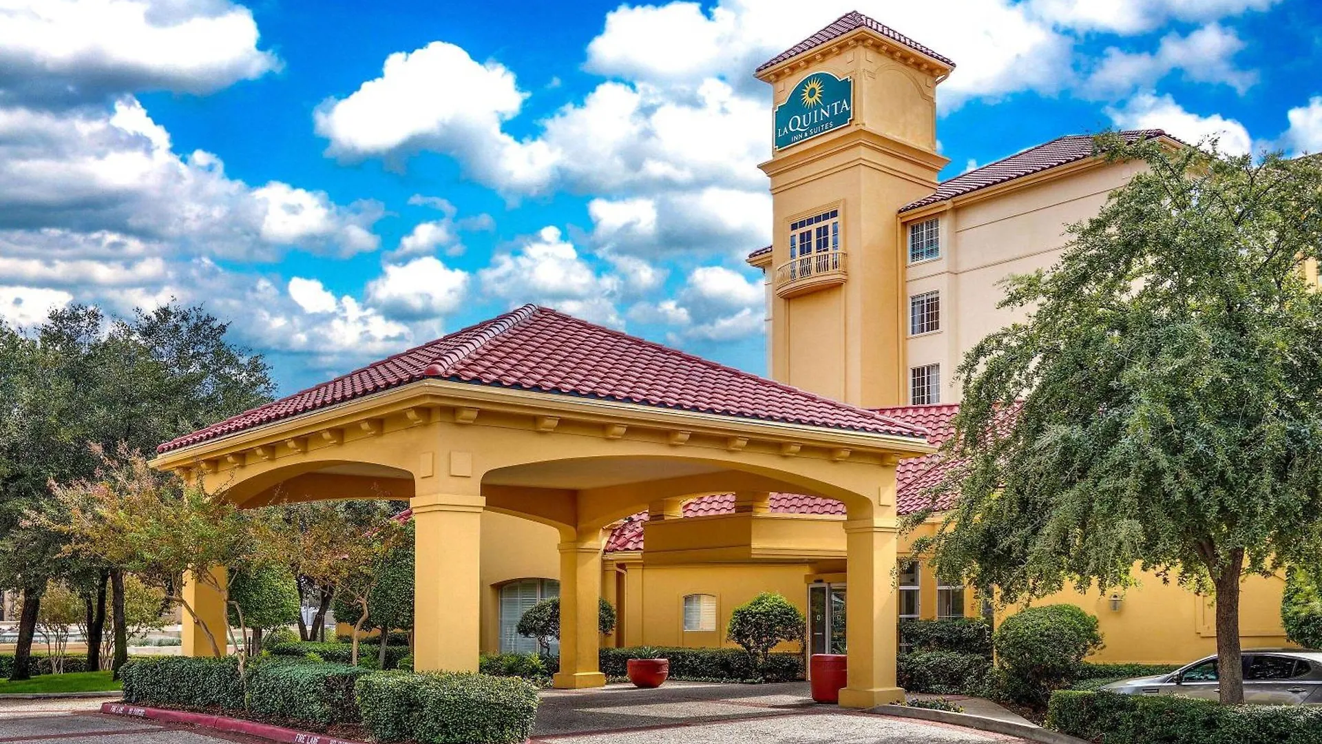 Staying Near Royal Park: 4 La Quinta Hotels Compared
