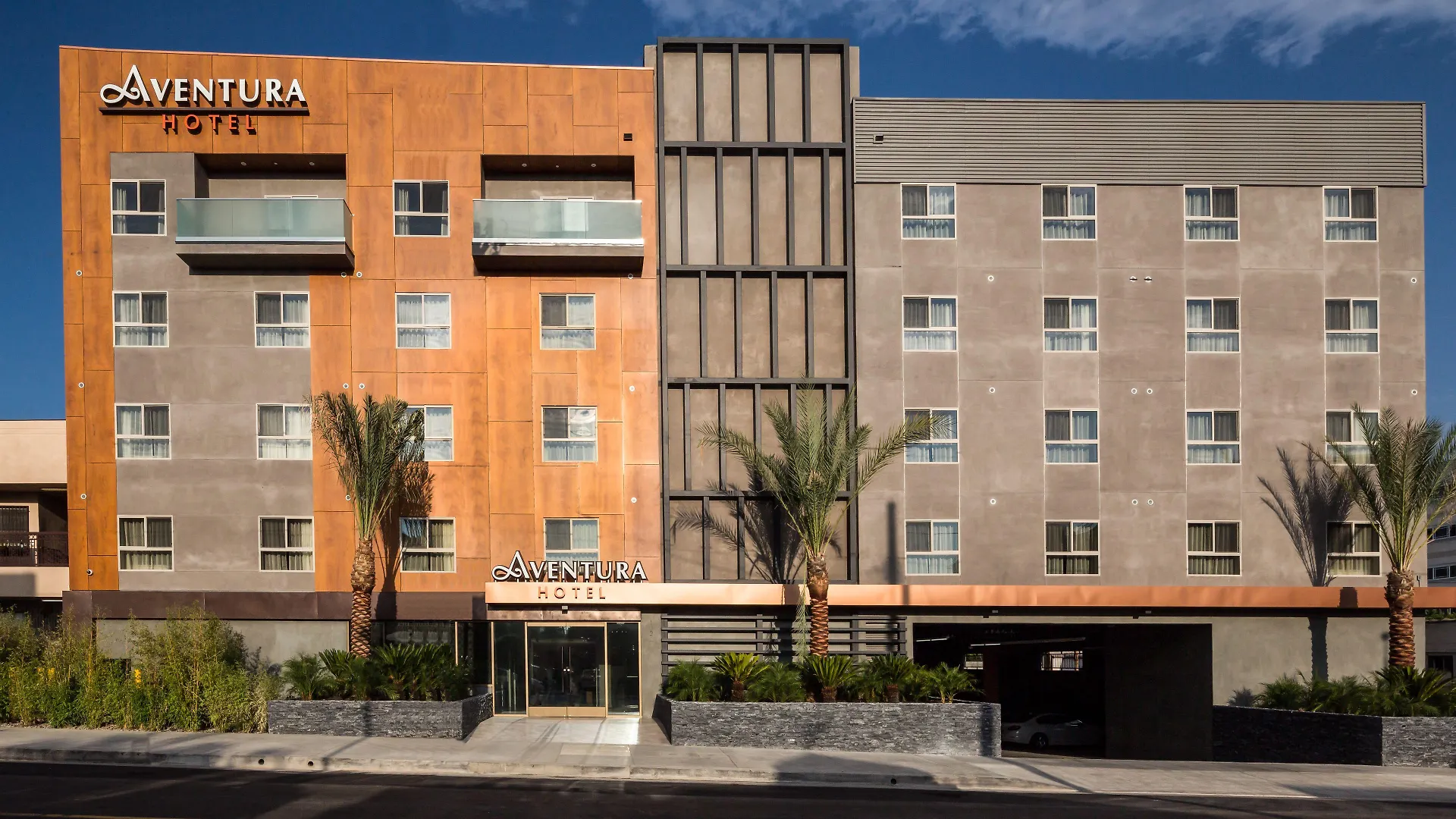 7 Business Hotels Near Sunset Boulevard for Your LA Work Trip