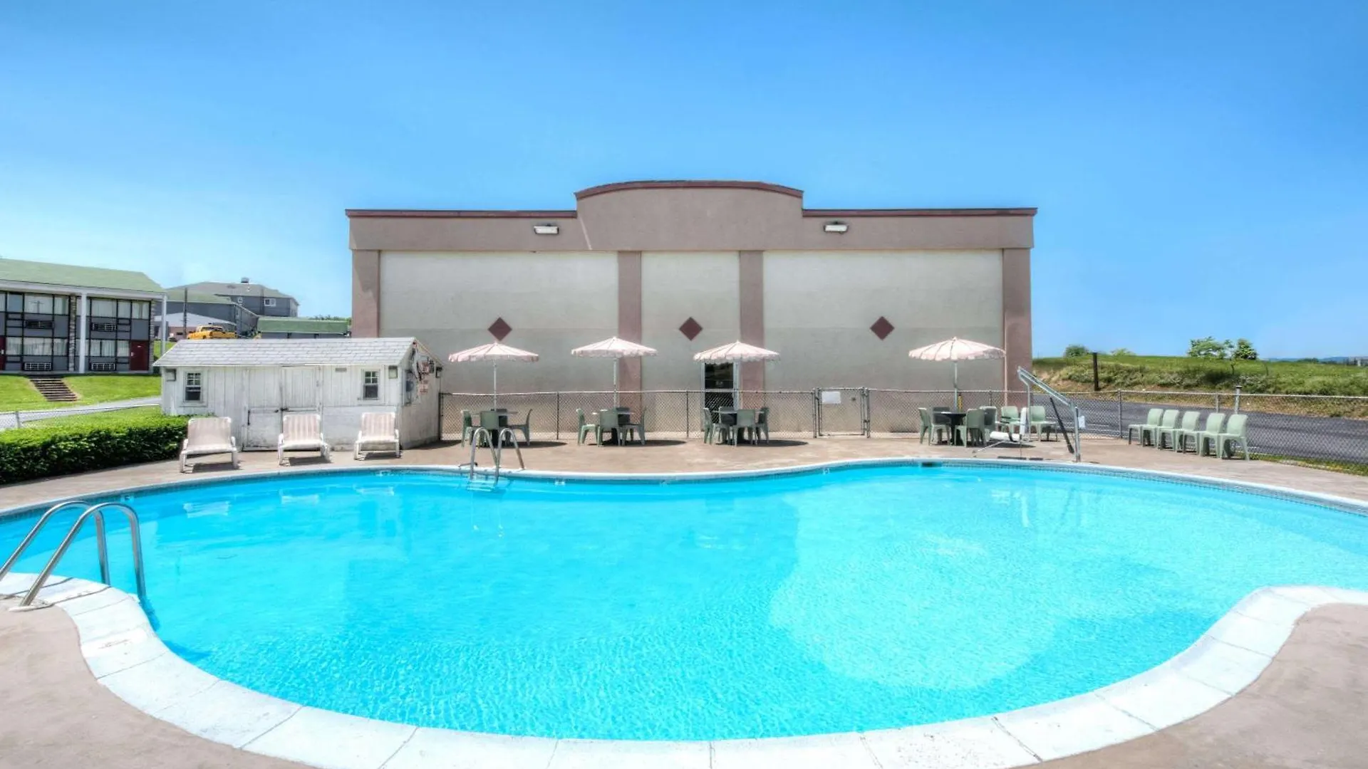 Staying Near the Civil War Museum: 5 Airport Hotels Compared