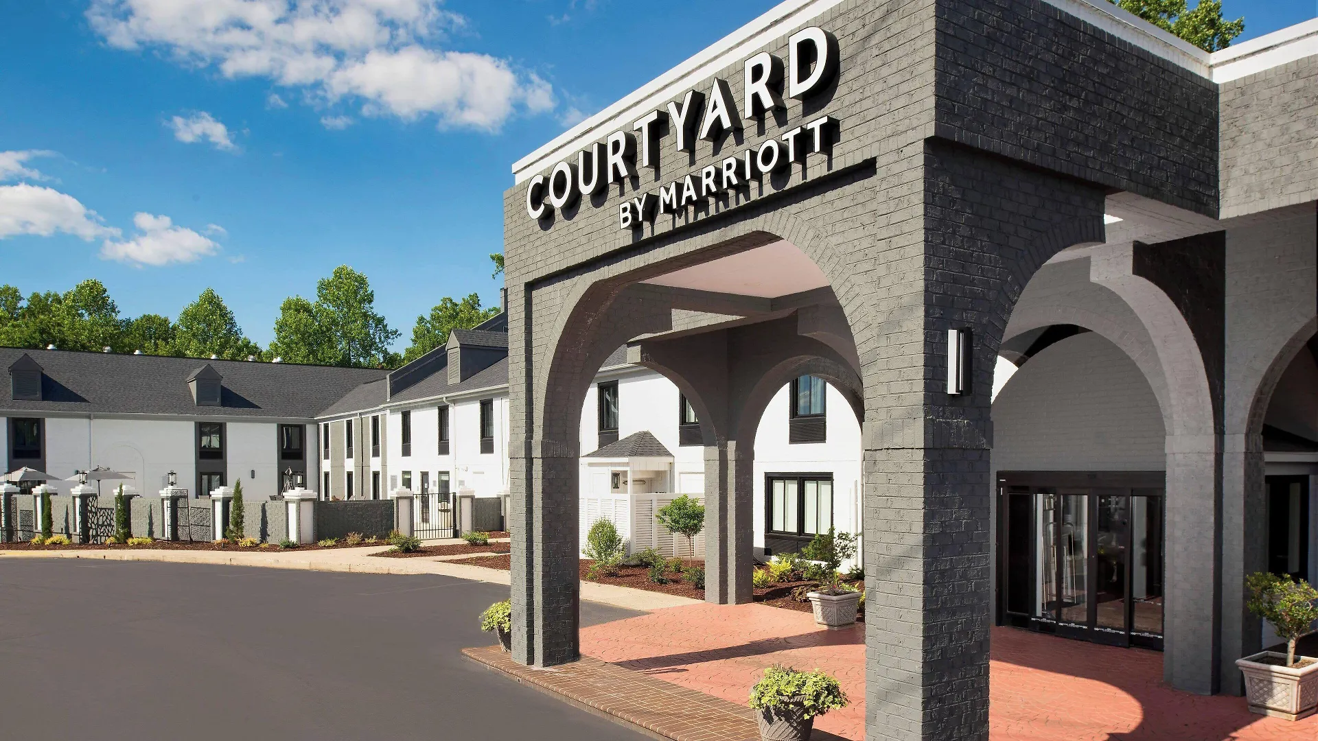 4 Business Hotels Near Bethabara Moravian Church That Deliver