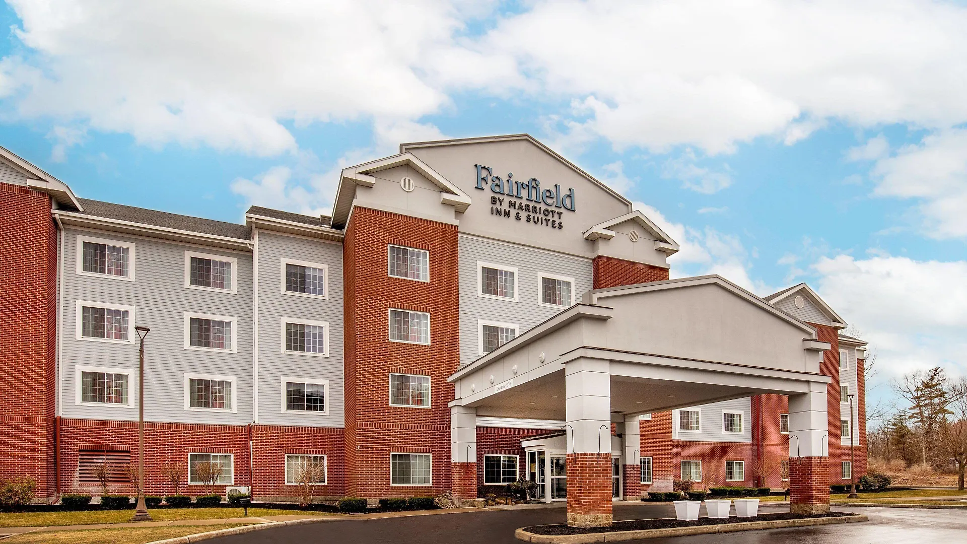 6 Central Hotels Near Burgess Kimball Memorial Park That Deliver