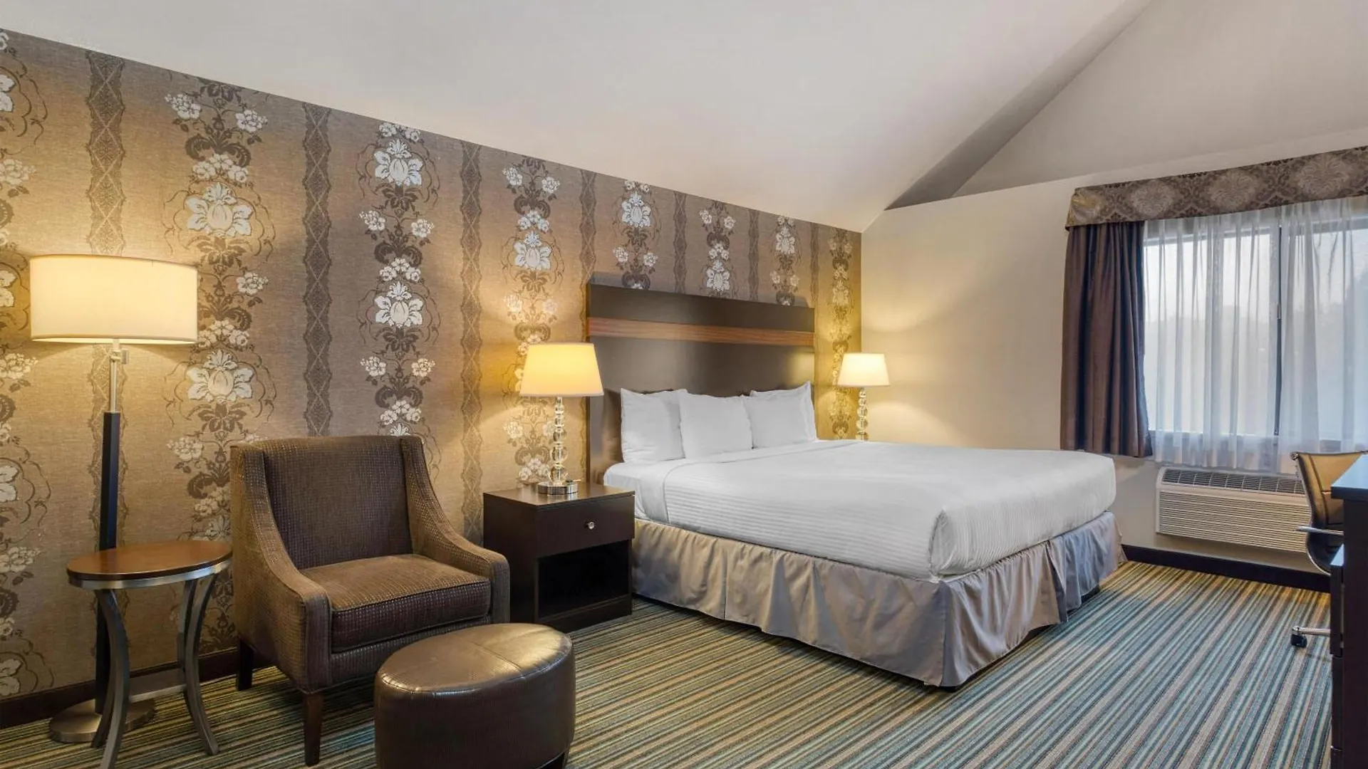 Where to Stay Near McCollum Pioneer Park: 4 Best 3-Star Hotels