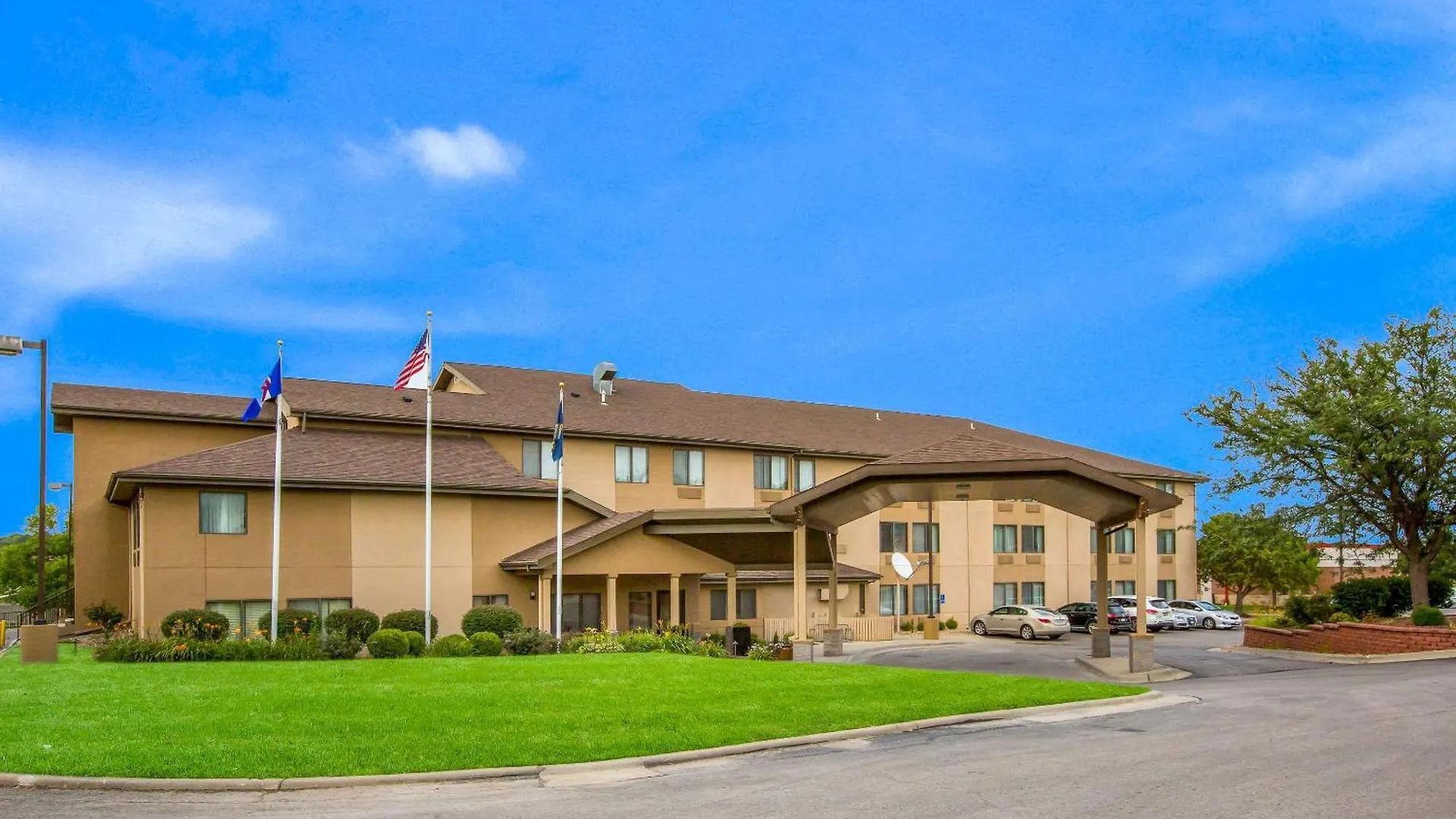 5 Hotels Near KU Football Stadium Worth Booking in Lawrence