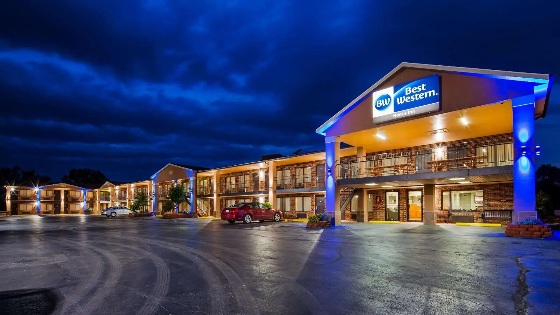 Staying In the Ozarks: 4 Best Western Hotels Compared
