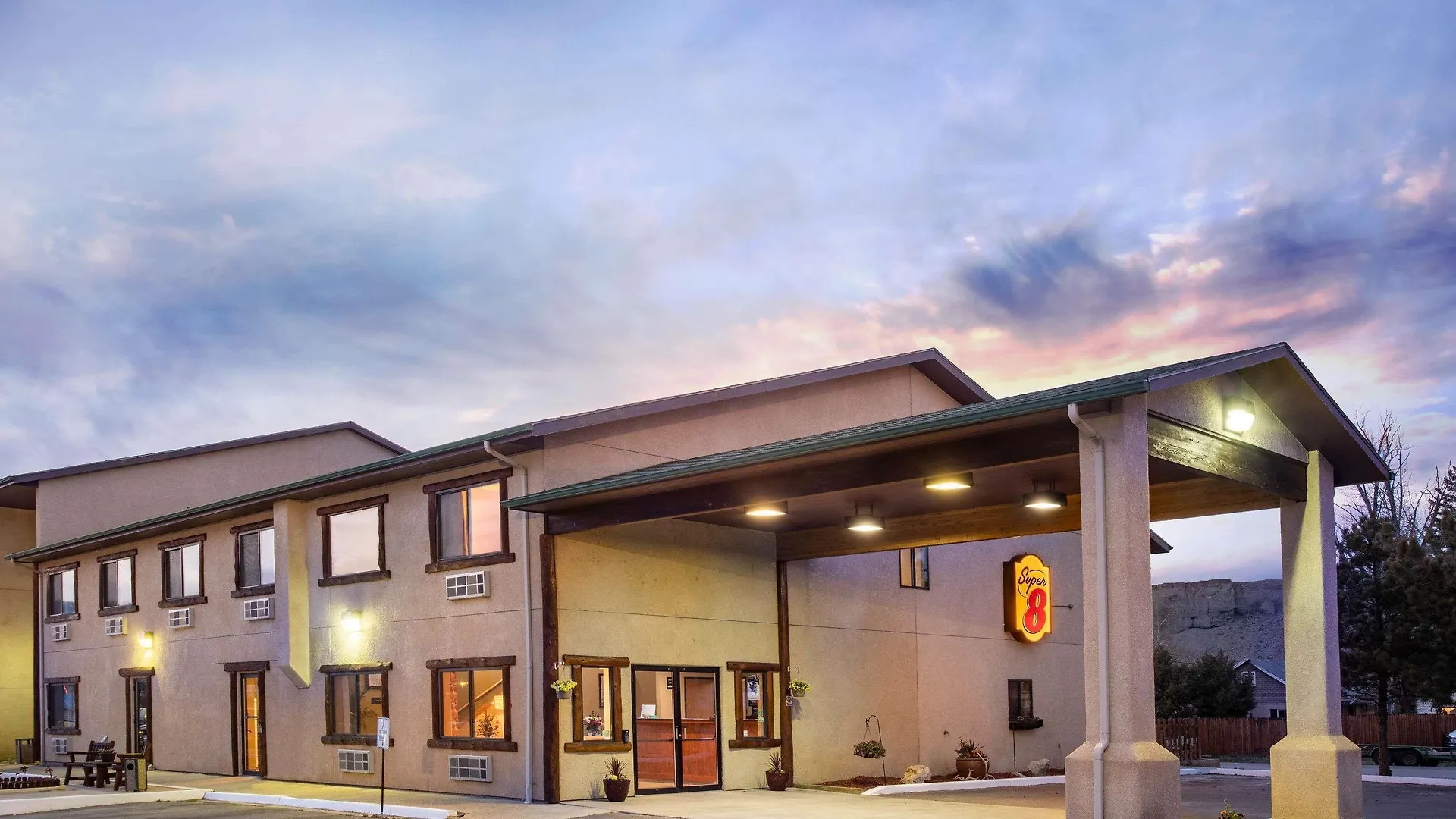 4 Central Hotels in Arapaho National Forest for Every Trip